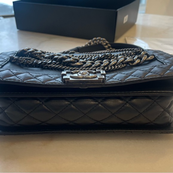 CHANEL BOY MULTI CHAINS FLAP BAG IN BLACK LAMBSKIN - Picture 4 of 16